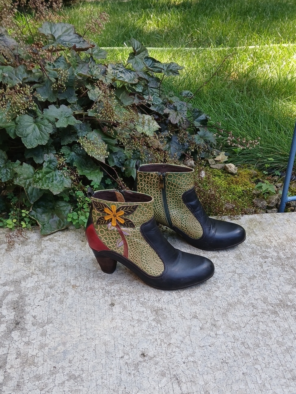 L'Artiste by Spring Step "Dramatic" Floral Leather Ankle Boots. Sz40(9) - Picture 12 of 14